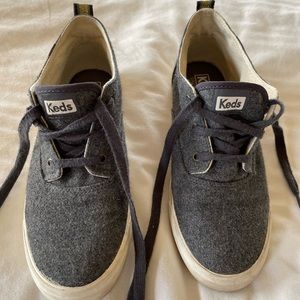 Keds gray wool flannel mid rise shoe. Size 8.5